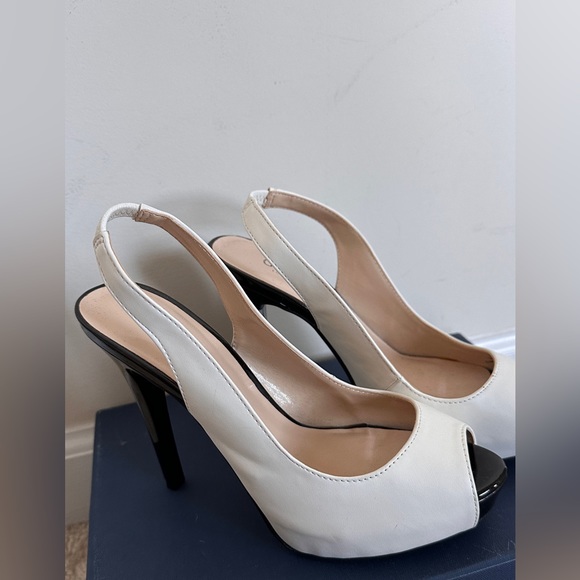 Elegant peep-toe pump from guess. - Picture 5 of 12